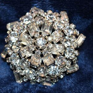 Arthur-Weiss Women's Brooch Pin Statement Pc